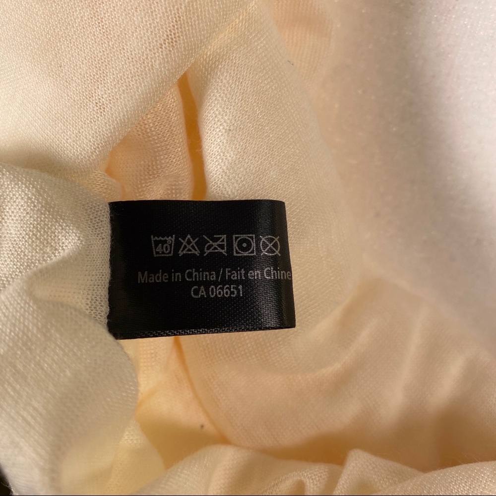 ⭐️SEE NEW LISTING⭐️Hot Steps Ivory Foulard Scarf - Picture 5 of 6